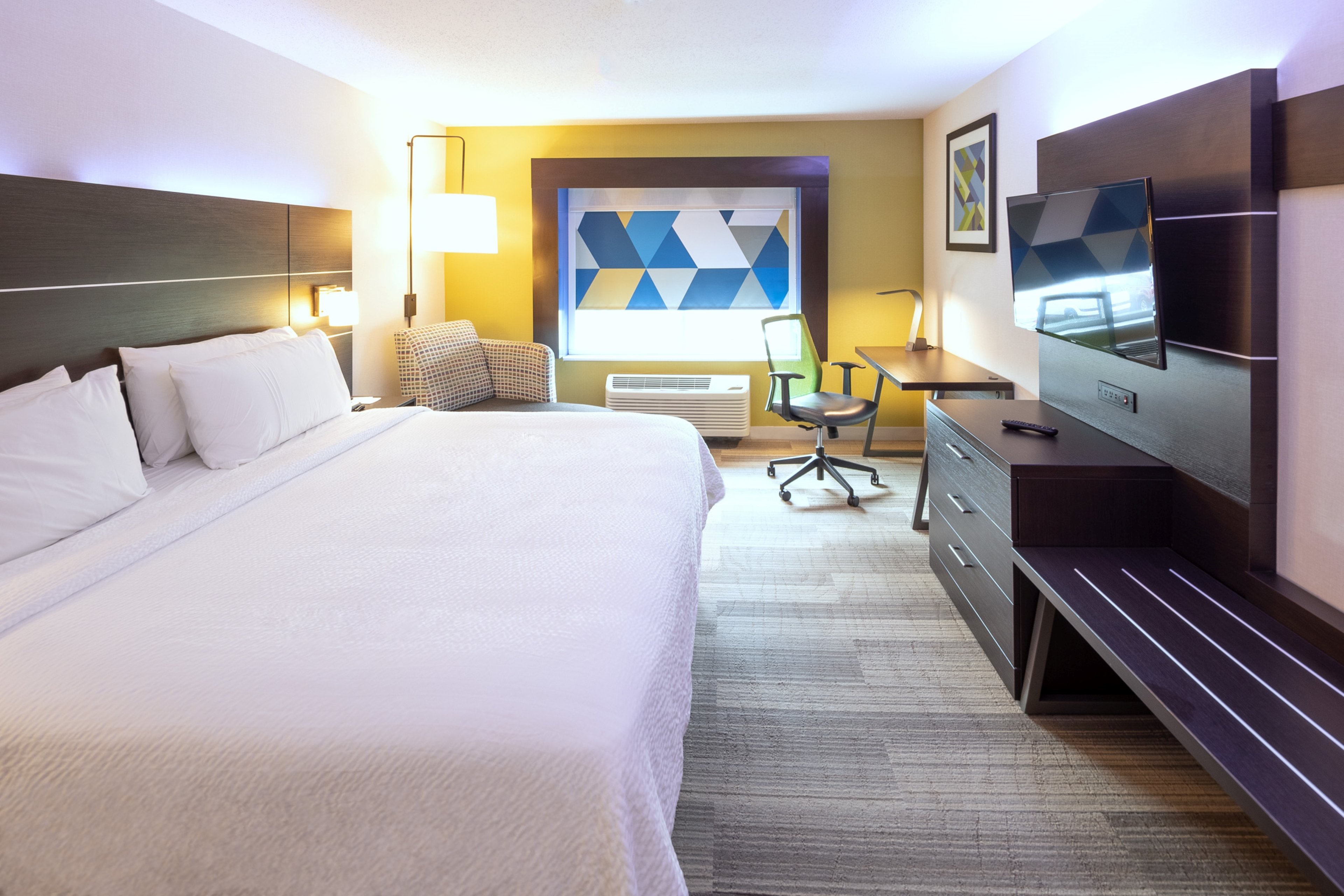 Holiday Inn Express and Suites Chicago West St Charles an IHG Hotel 13/72