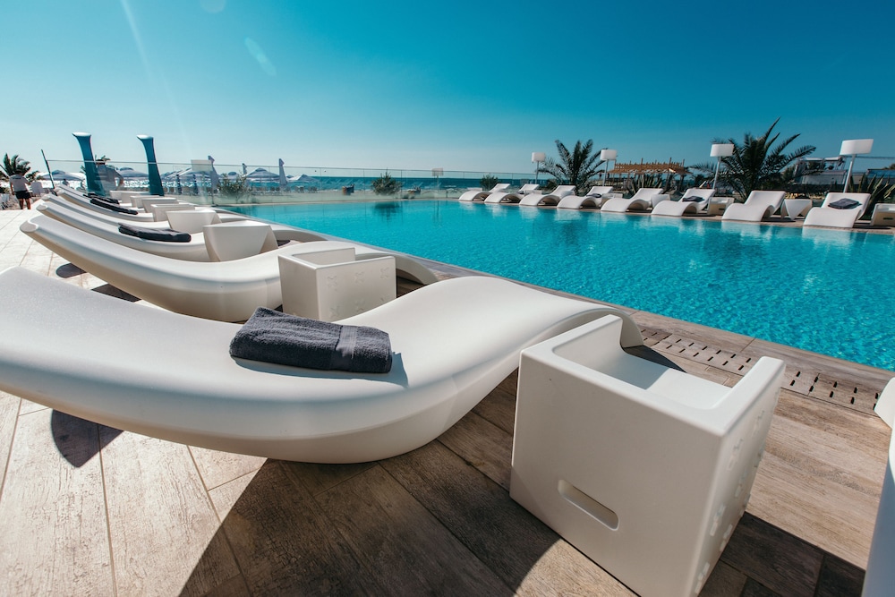 Hotel Opera Mamaia 11/70