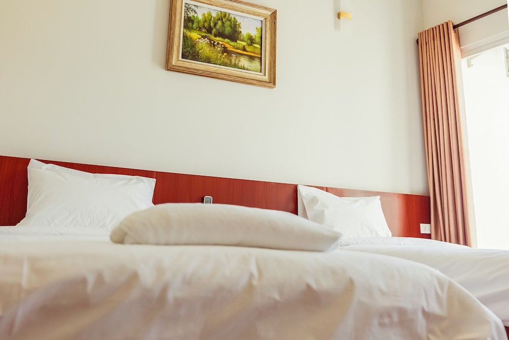 ROOM, TWIN BEDS, BALCONY