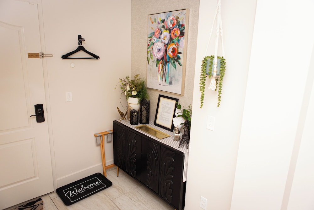 5th East Hall Bed Breakfast 8/46