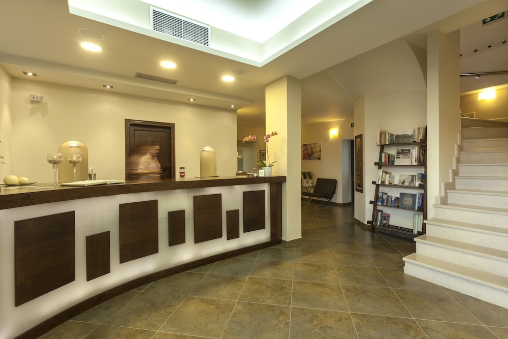 KRINOS SUITES HOTEL 8/50