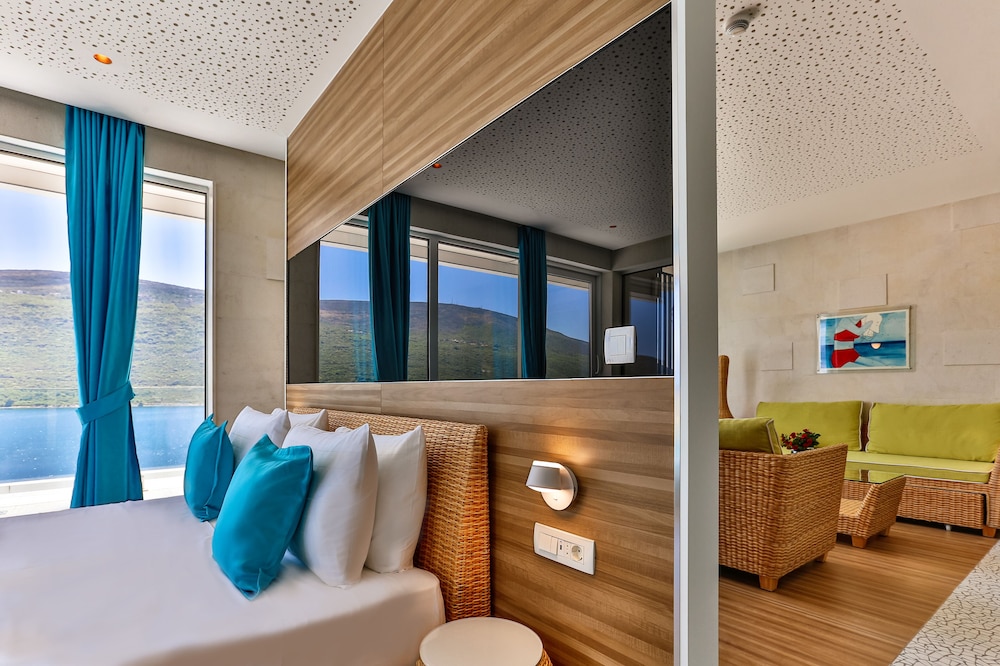 Carine Hotel Kumbor 50/50