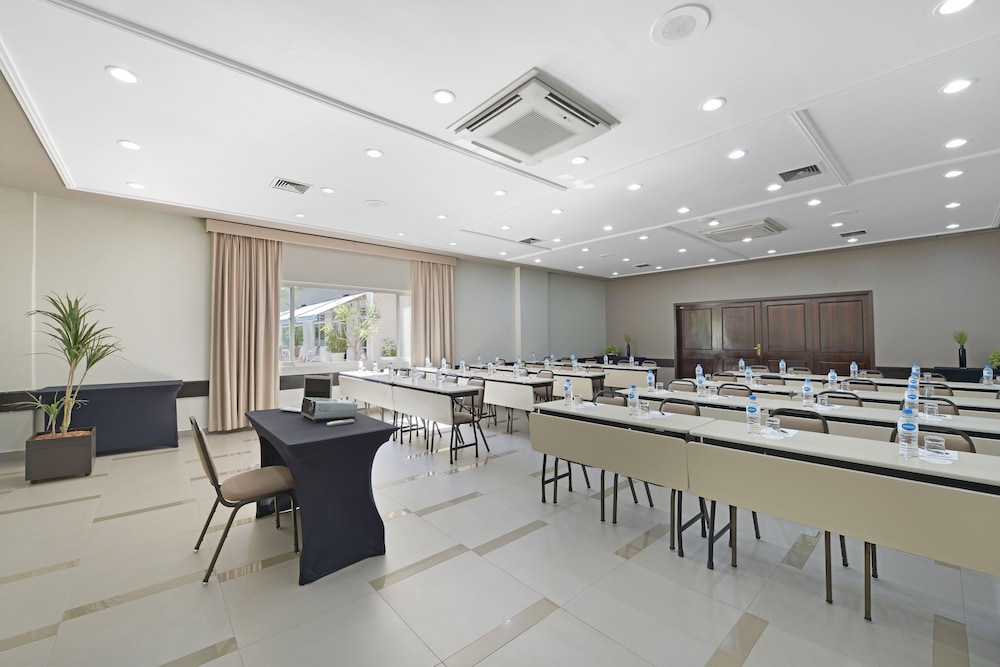 Hotel Deville Business Maringa، Maringa 40/50