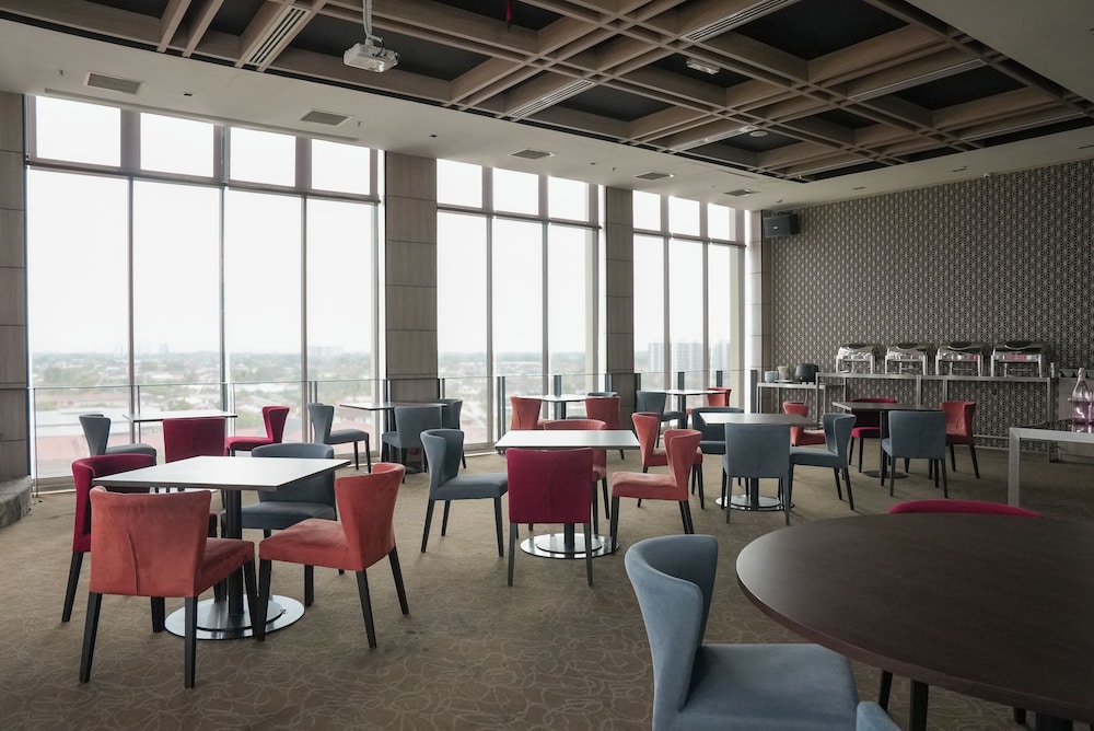 Roxy Hotel Apartment 48/58
