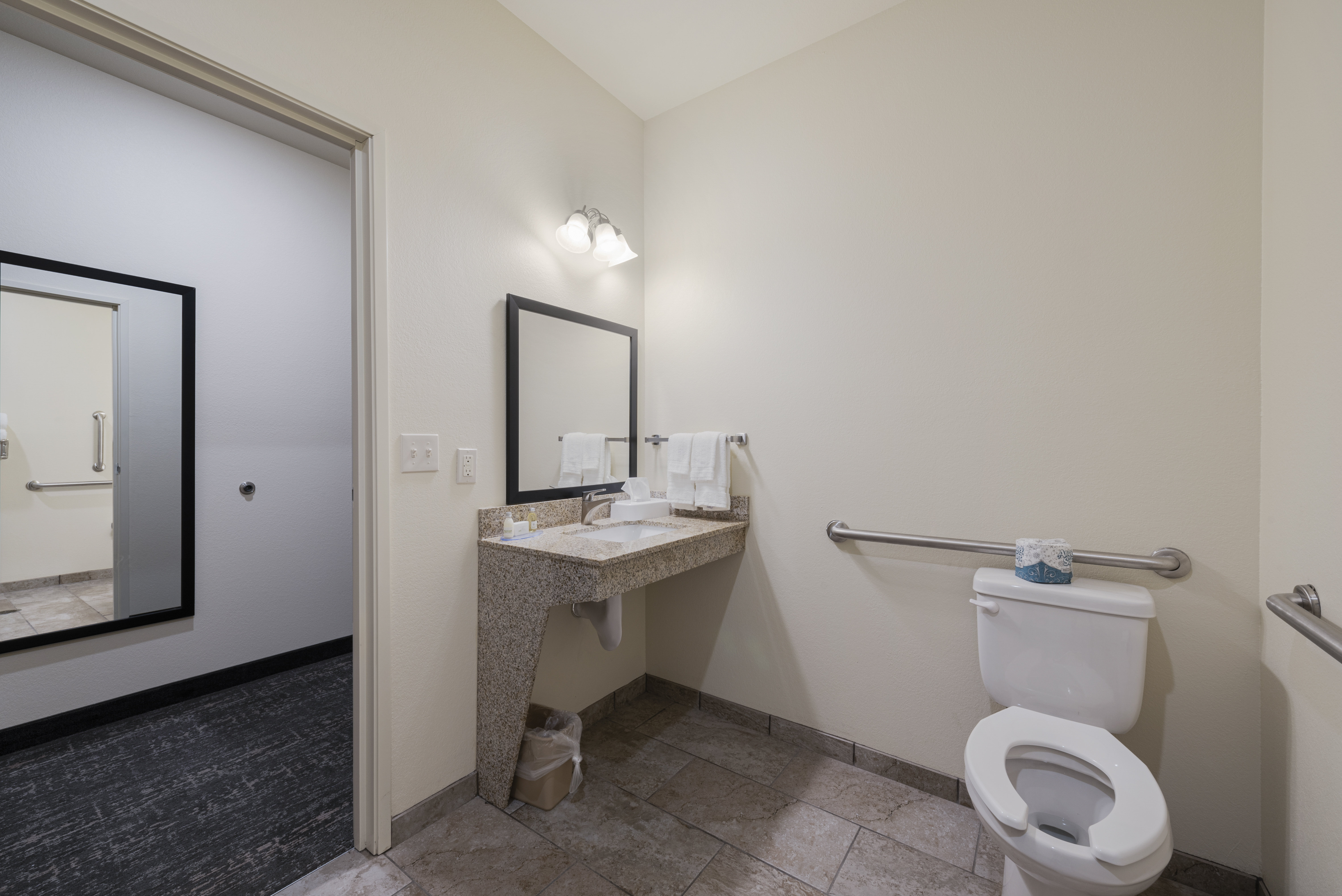 Cobblestone Hotel & Suites - Urbana 65/69