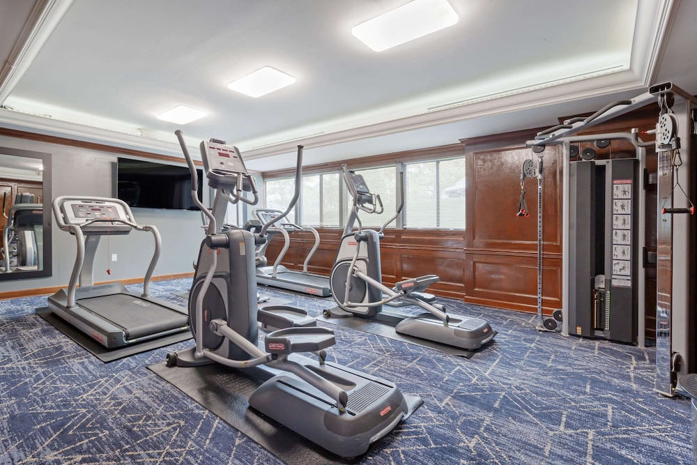 Clarion Hotel & Suites BWI Airport North 31/62