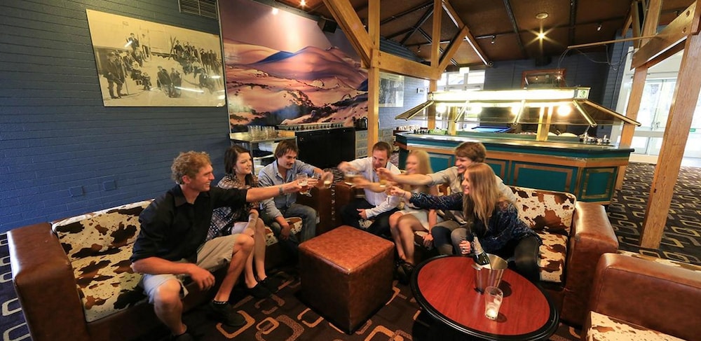 LAKE JINDABYNE HOTEL 38/75