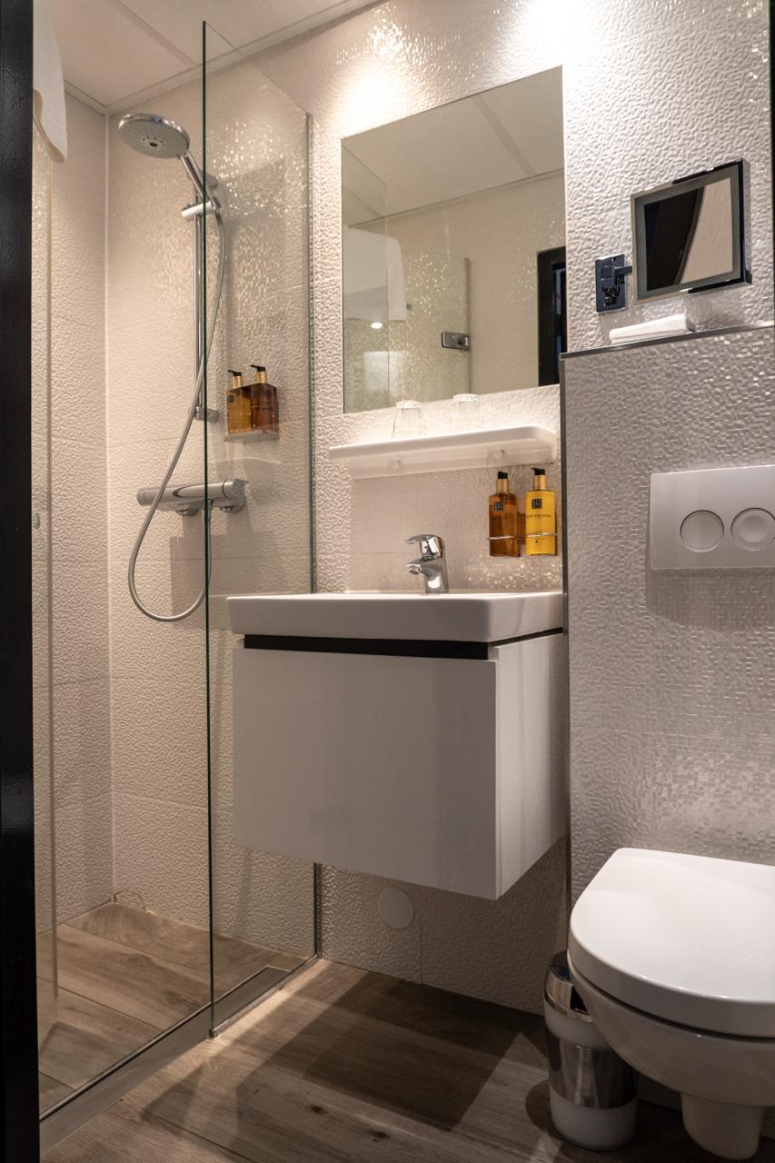 غرفة بسرير كينج بإطلالة على القناة، HAMPSHIRE BOUTIQUE HOTEL SEBASTIANS 4/4