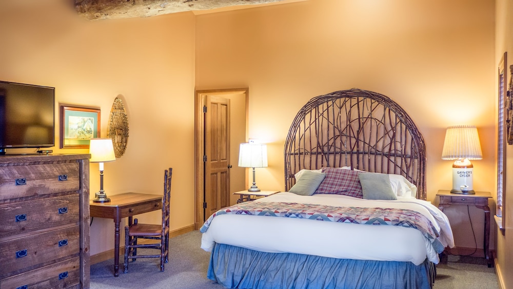 Weasku Inn 4/50