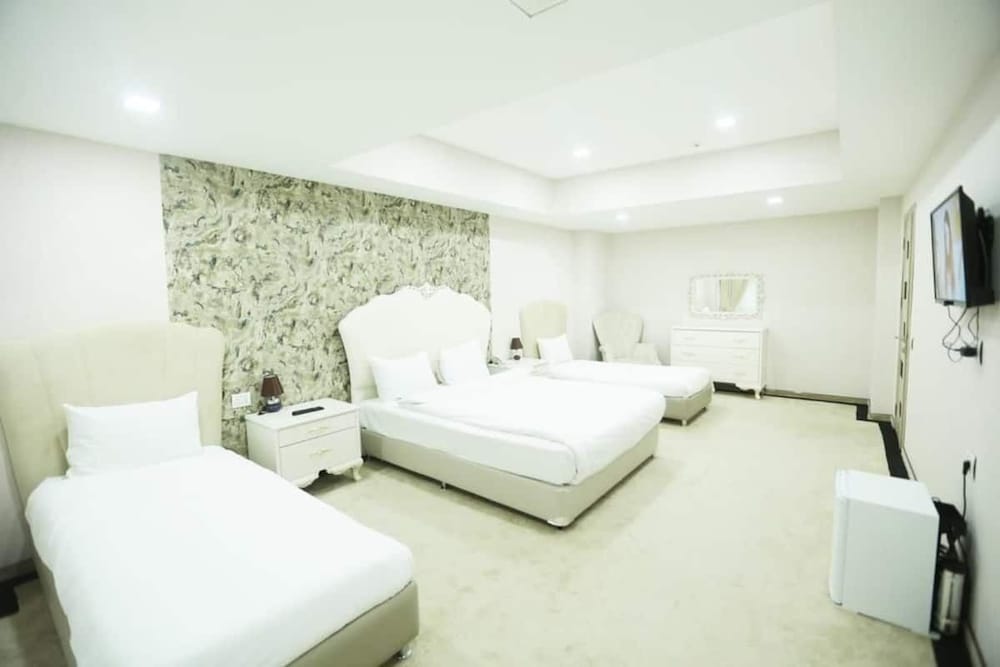 Continent Hotel 6/14