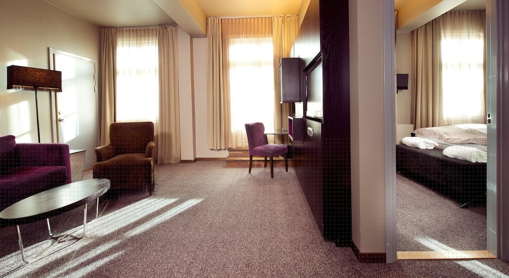 Home Hotel Folketeateret 18/39