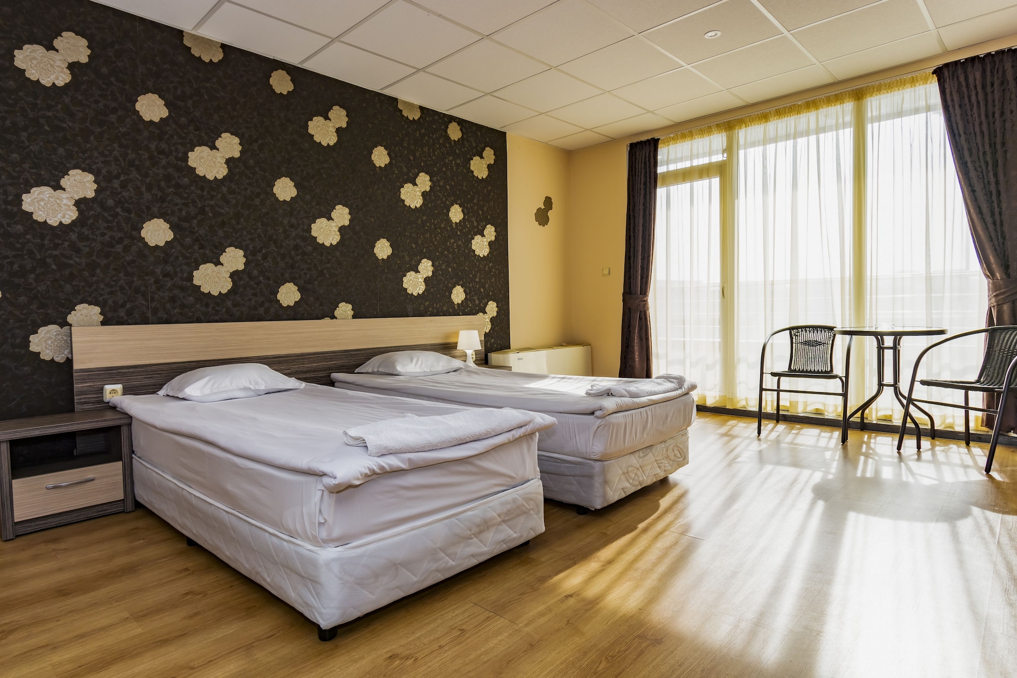 DELUXE, STUDIO, 4 BEDS, CITY VIEW