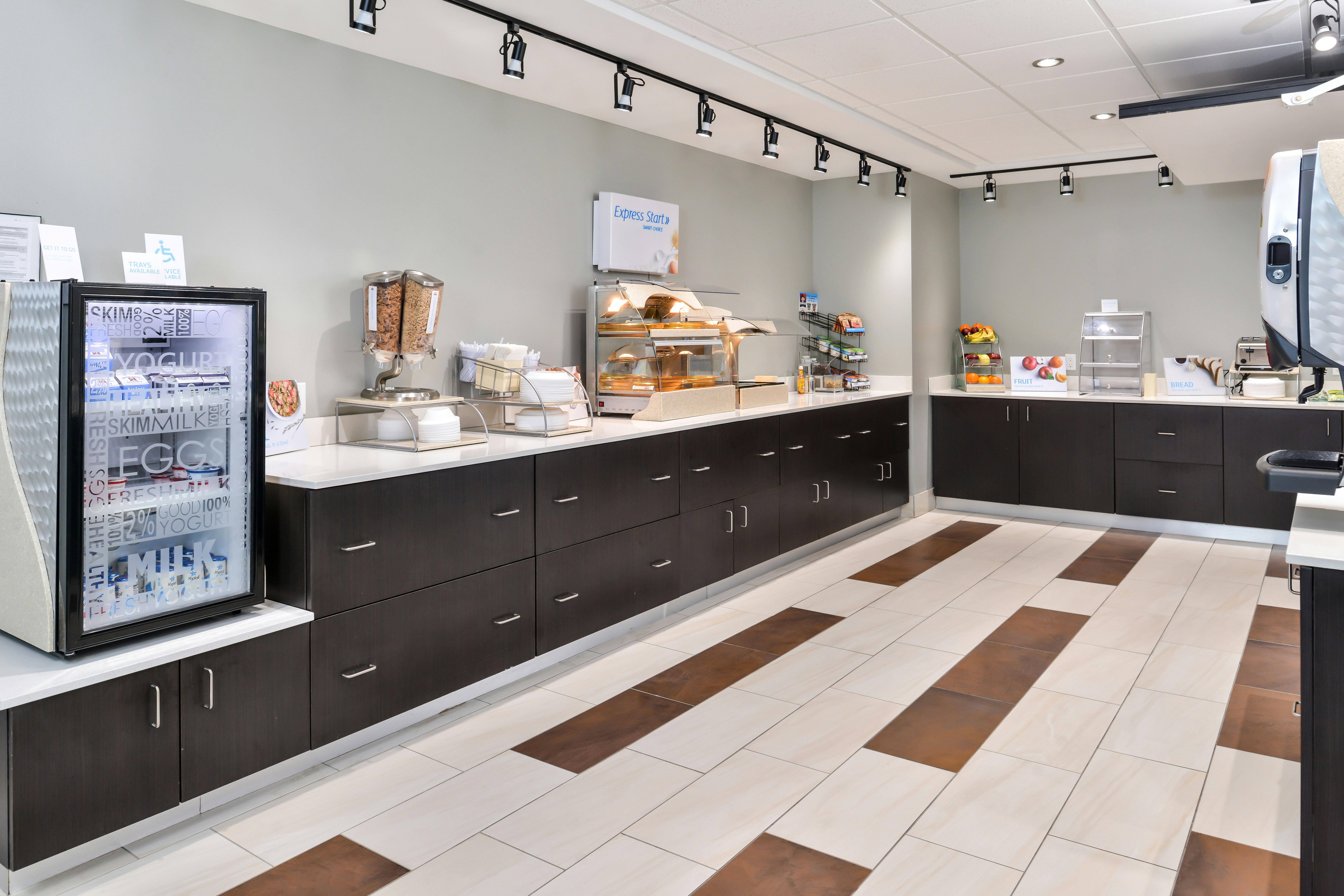 HOLIDAY INN EXPRESS & SUITES KANSAS CITY - LEE'S SUMMIT 5/30
