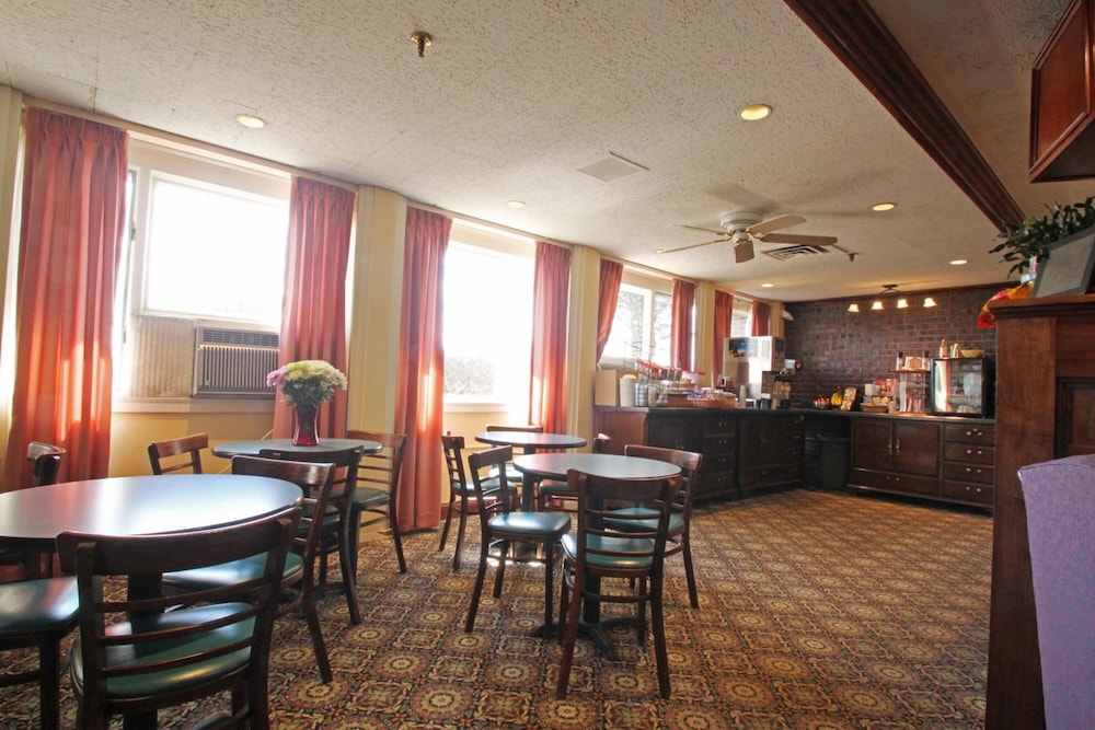 Fireside Inn And Suites Waterville 54/68