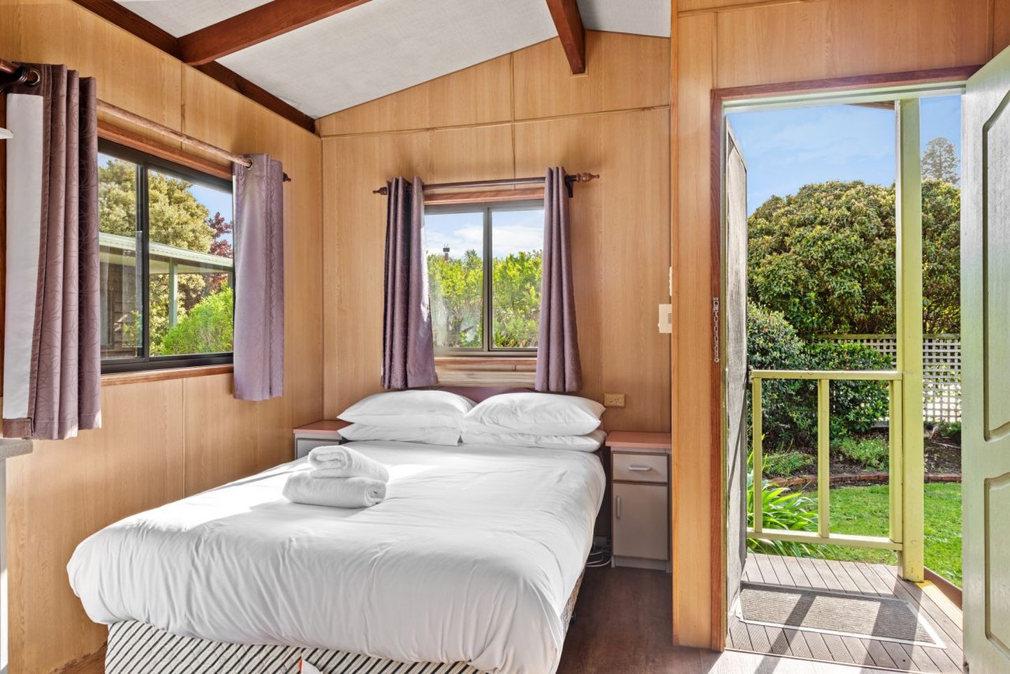 Budget, Studio, Cabin