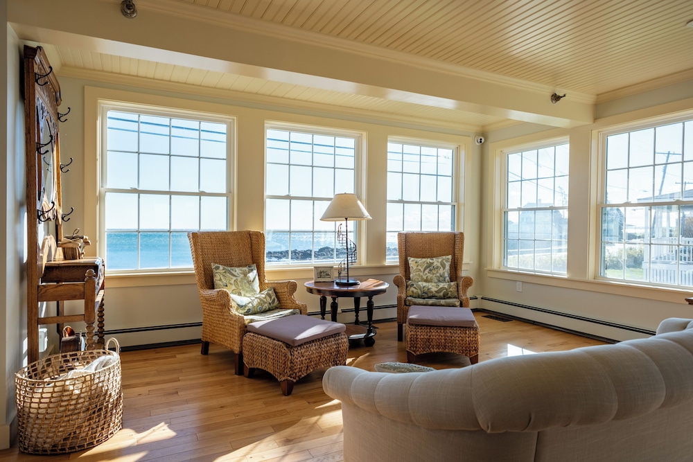 Beach House Inn 29/49