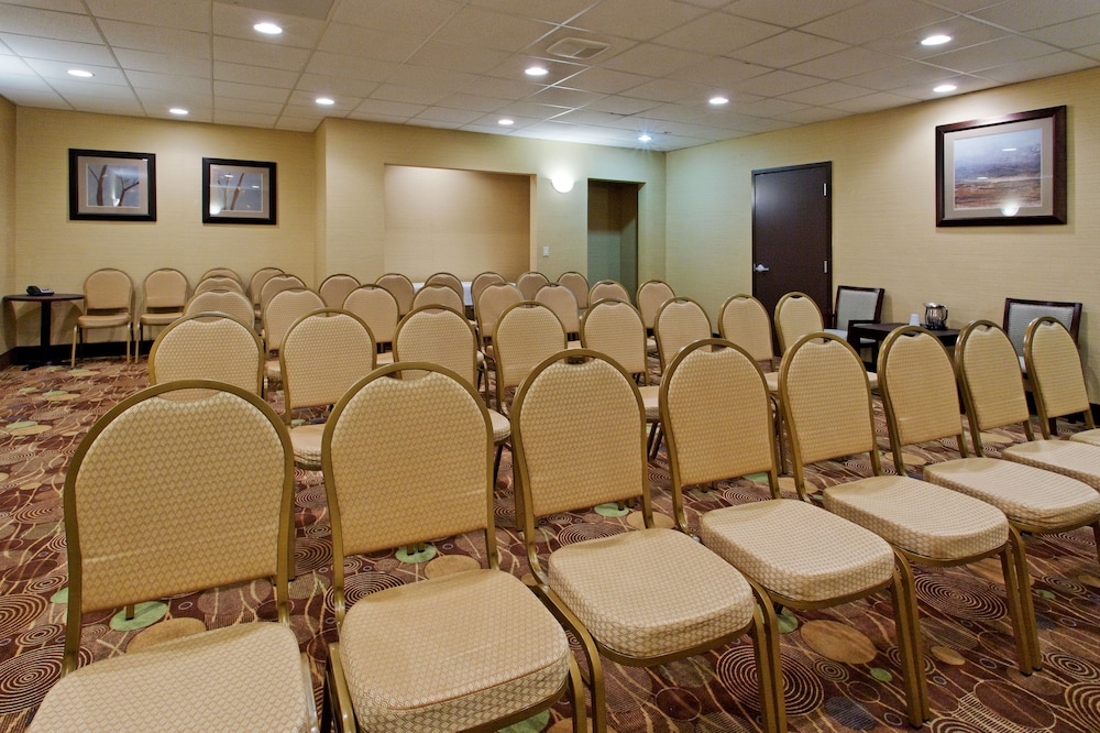 Holiday Inn Express Benicia 52/56