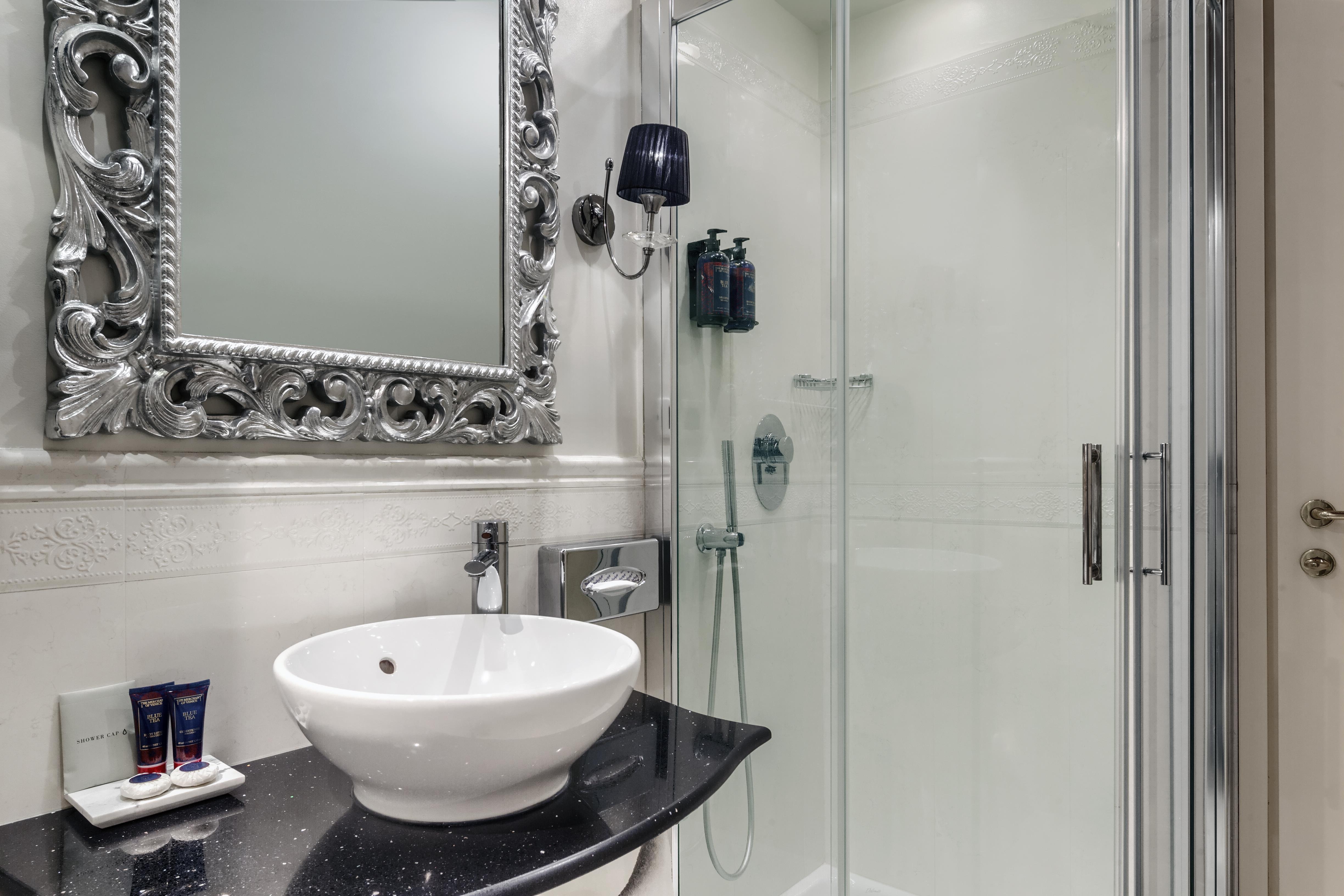 غرفة قياسية بسرير مزدوج، Hotel Olimpia Venice, BW Signature Collection 3/4