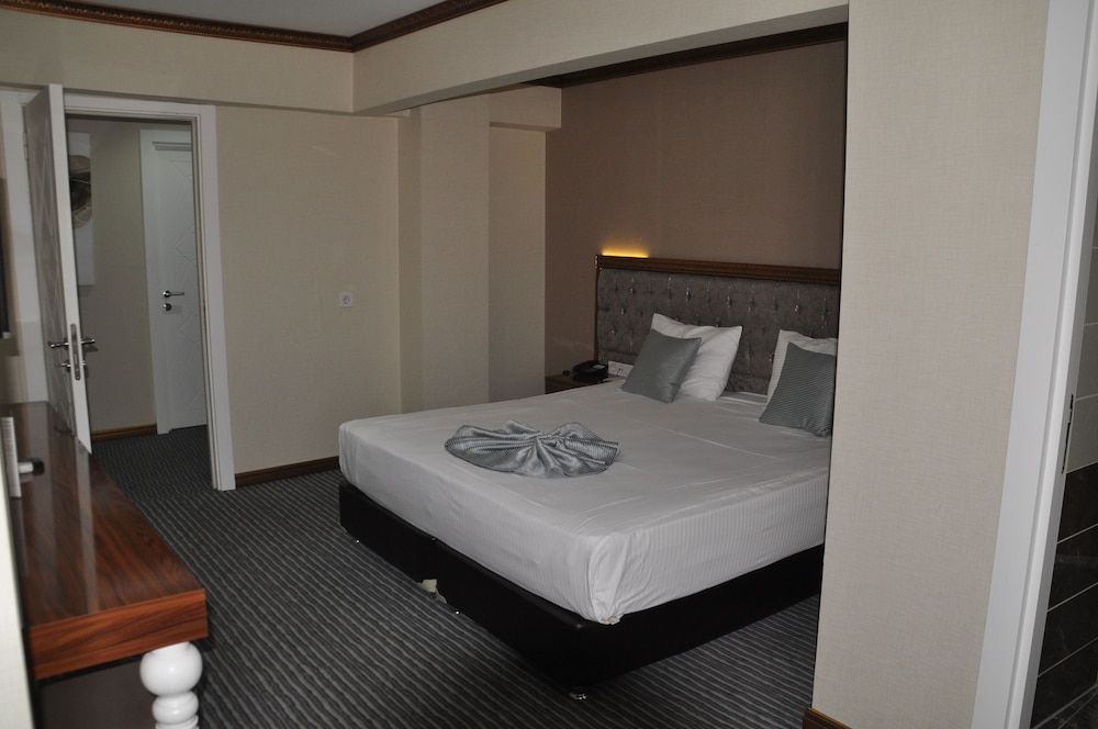 Grand Sera Hotel 15/50