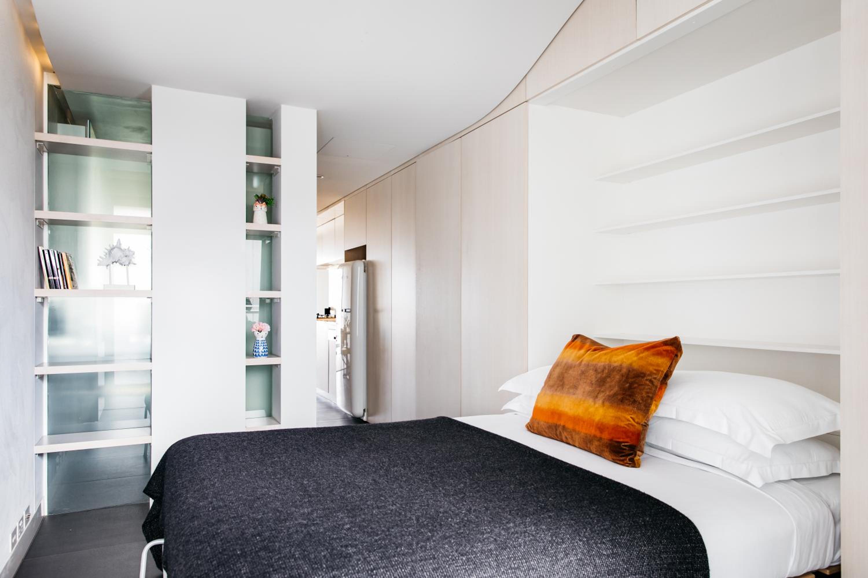 Studio, Apartment