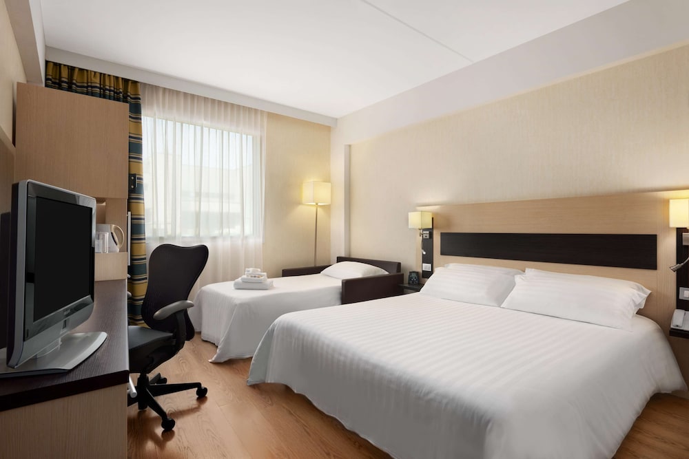 ROOM, KING BED, SOFA
