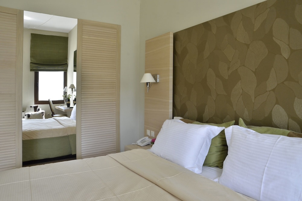 Forest Suites Boutique Hotel 11/79