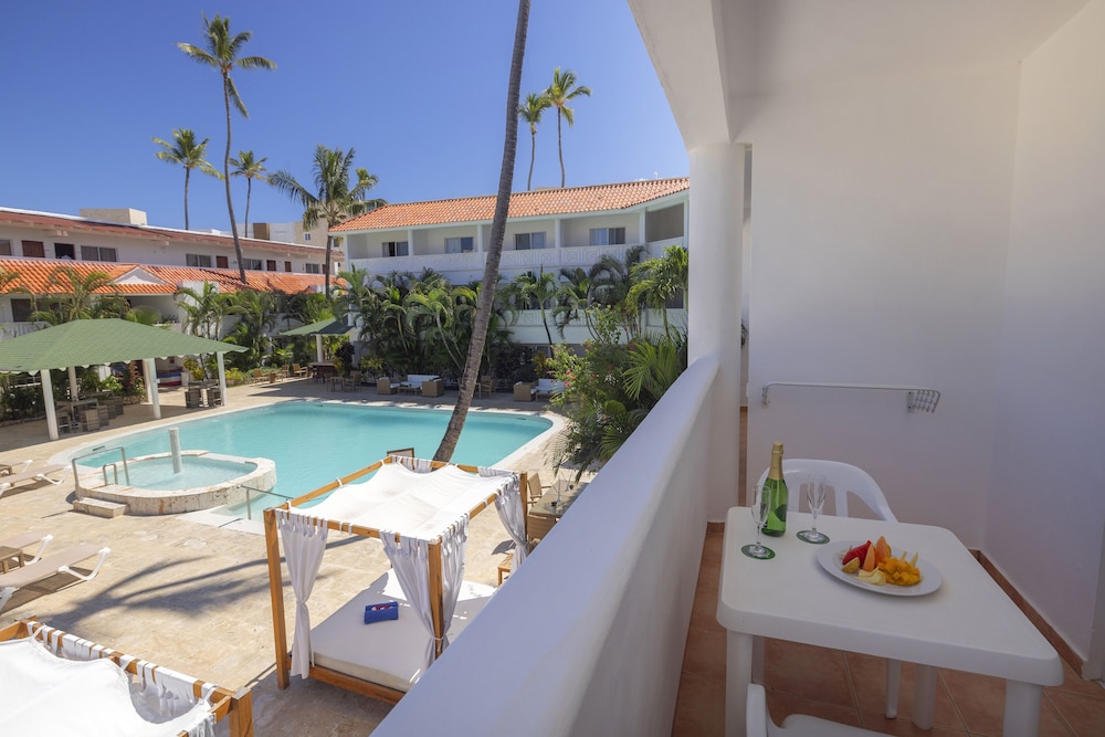whala!bavaro 22/50