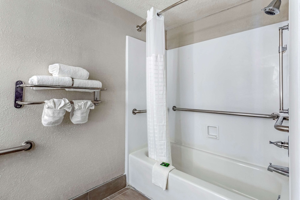 Clarion Pointe Raleigh Midtown 33/33