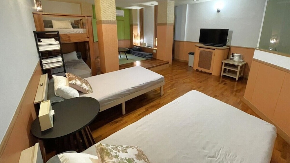 FAMILY, STUDIO, MULTIPLE BEDS