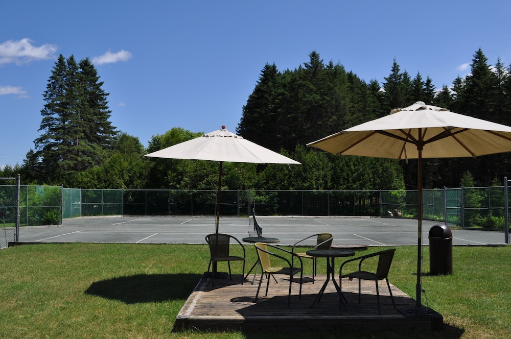 LE GRAND LODGE MONT-TREMBLANT 9/69
