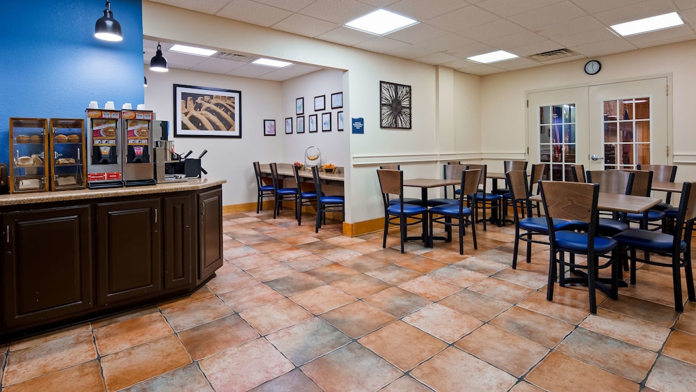 Best Western Dinosaur Valley Inn & Suites 29/37