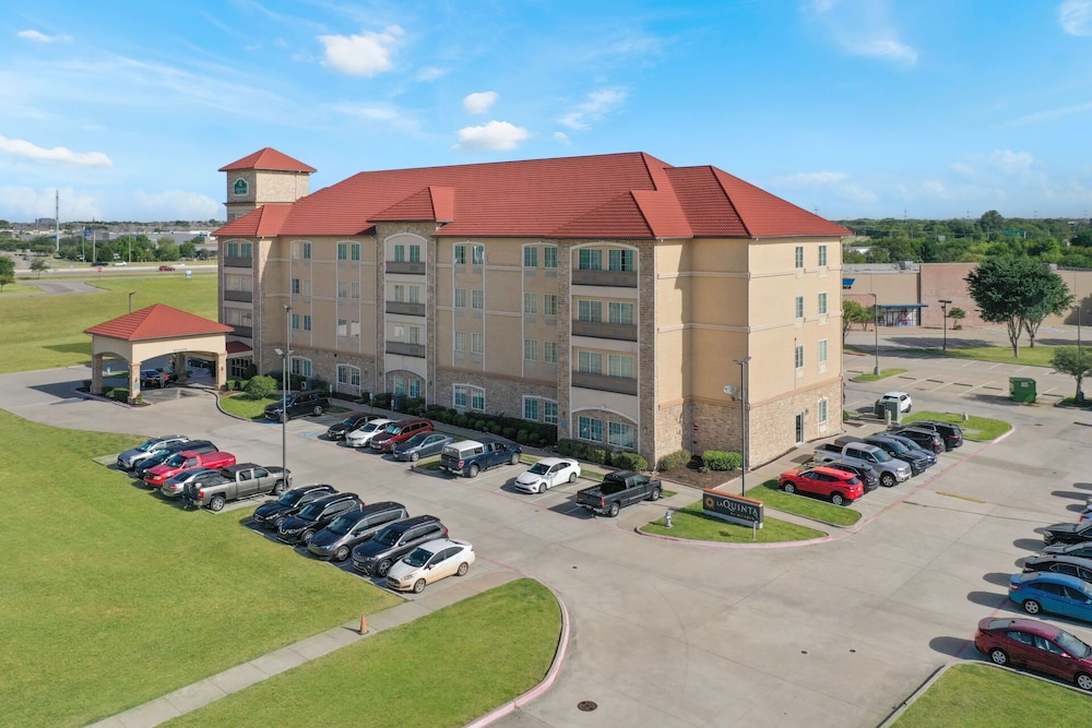 La Quinta Inn & Suites by Wyndham Allen at The Village 29/32