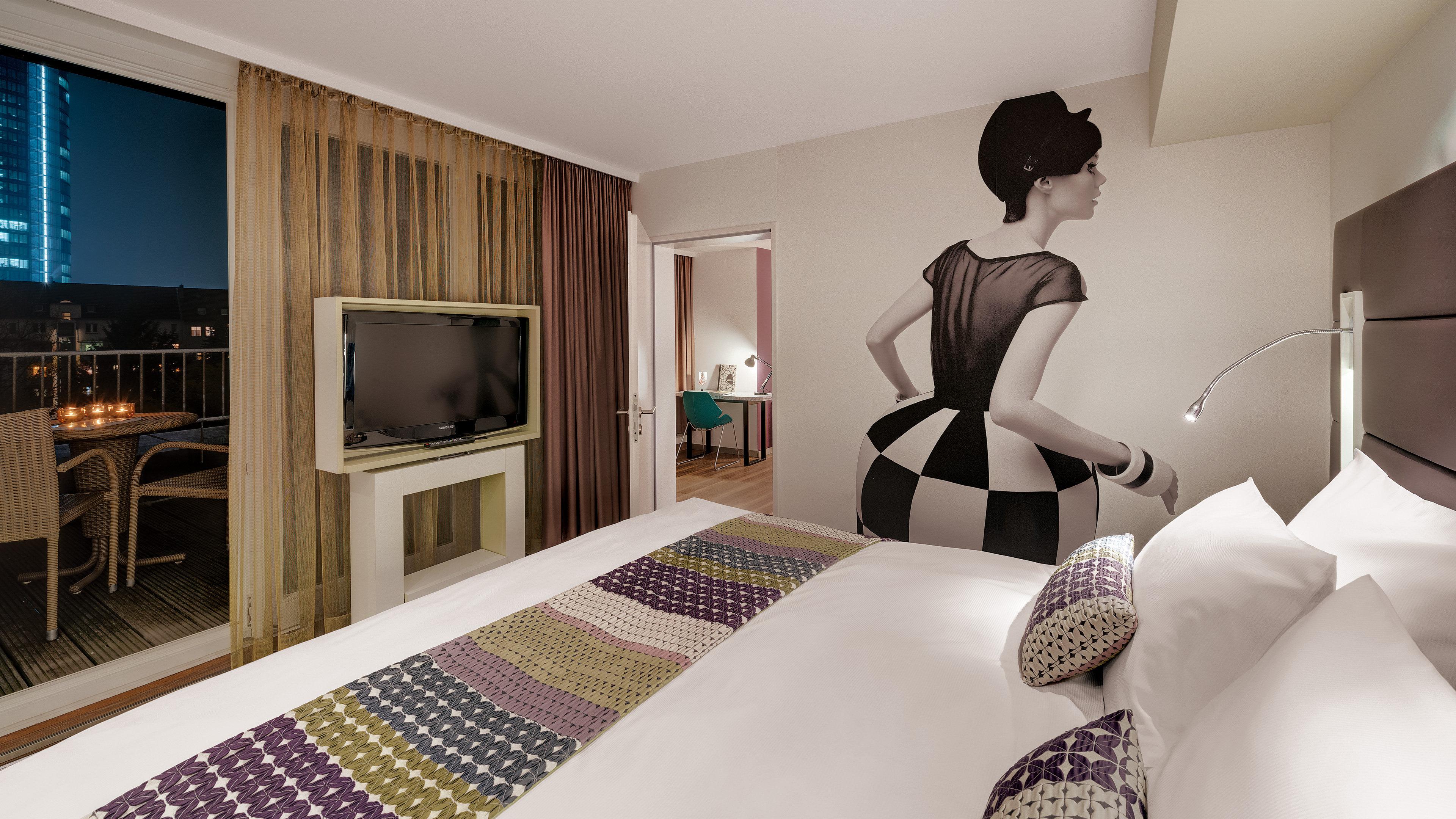 Suite, King Bed, Garden View