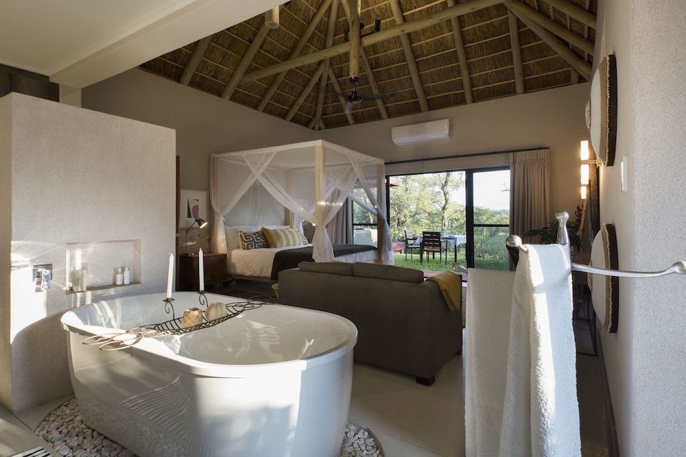 Moya Safari Villa 35/38