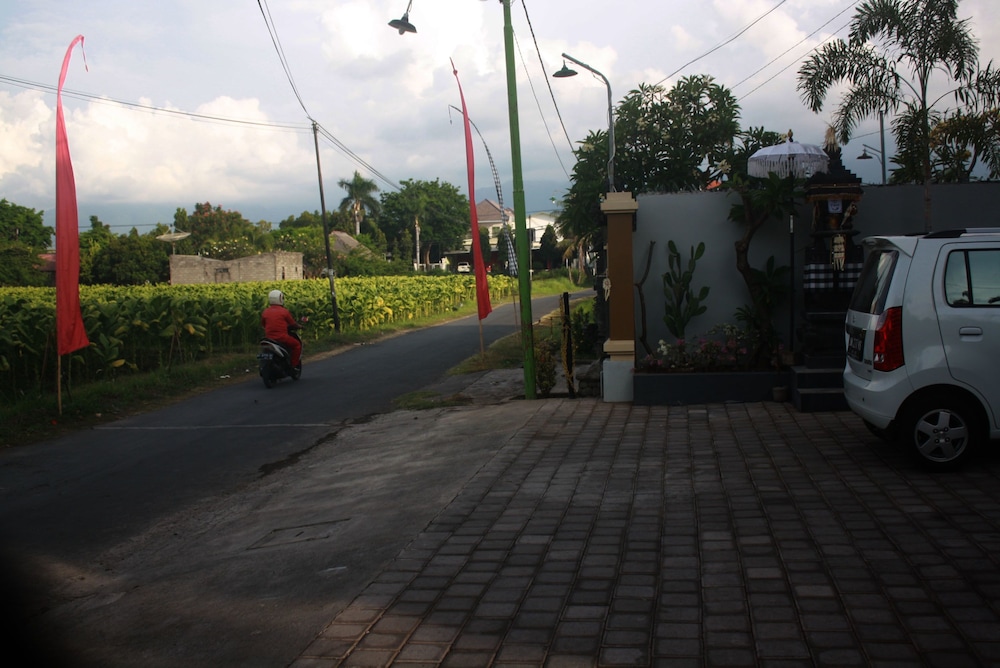 Hotel Mandari 7/65