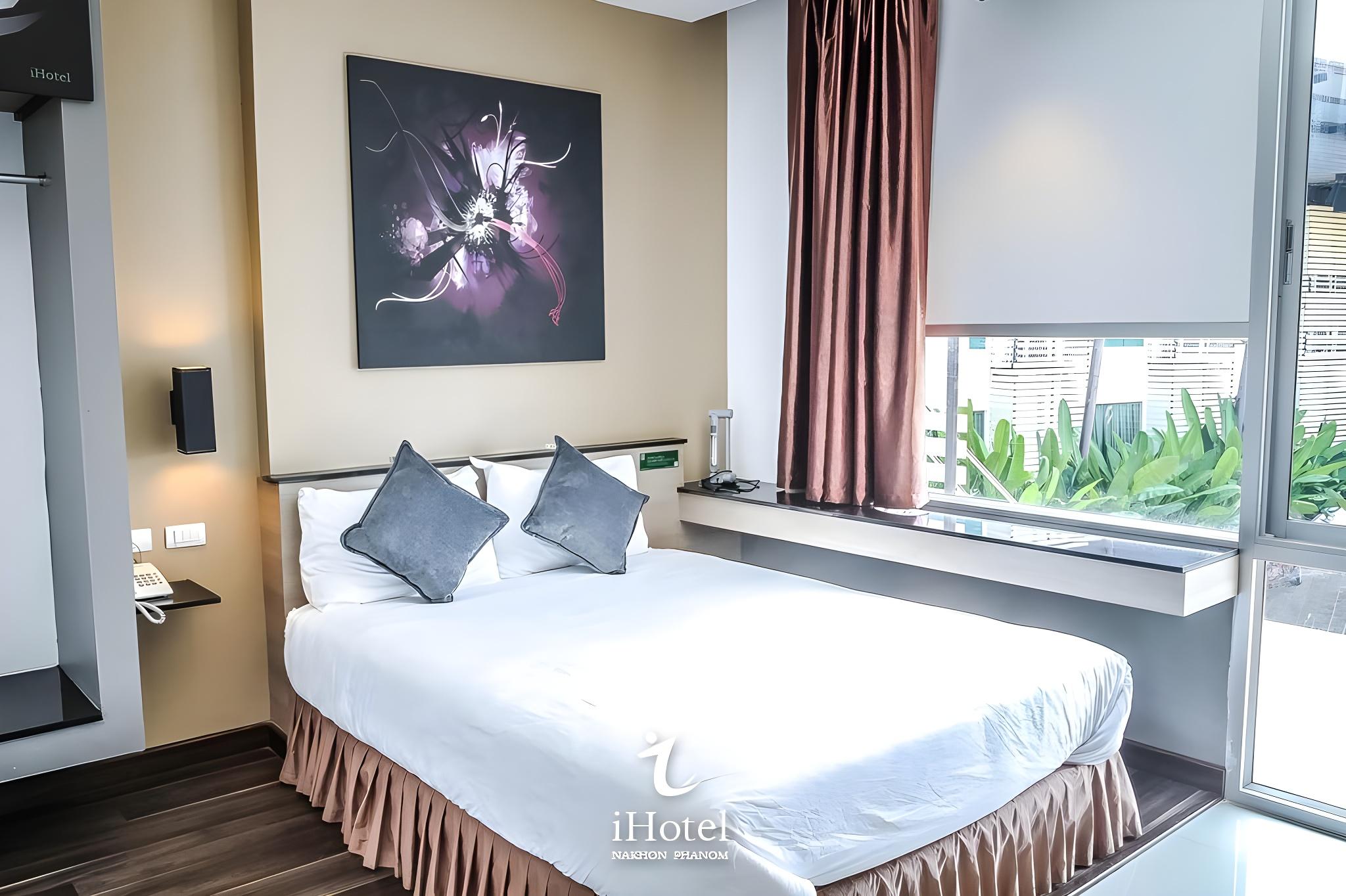 I Hotel 11/80