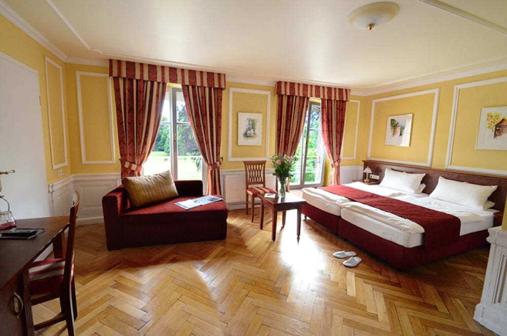 Chateau De Pourtales 18/50