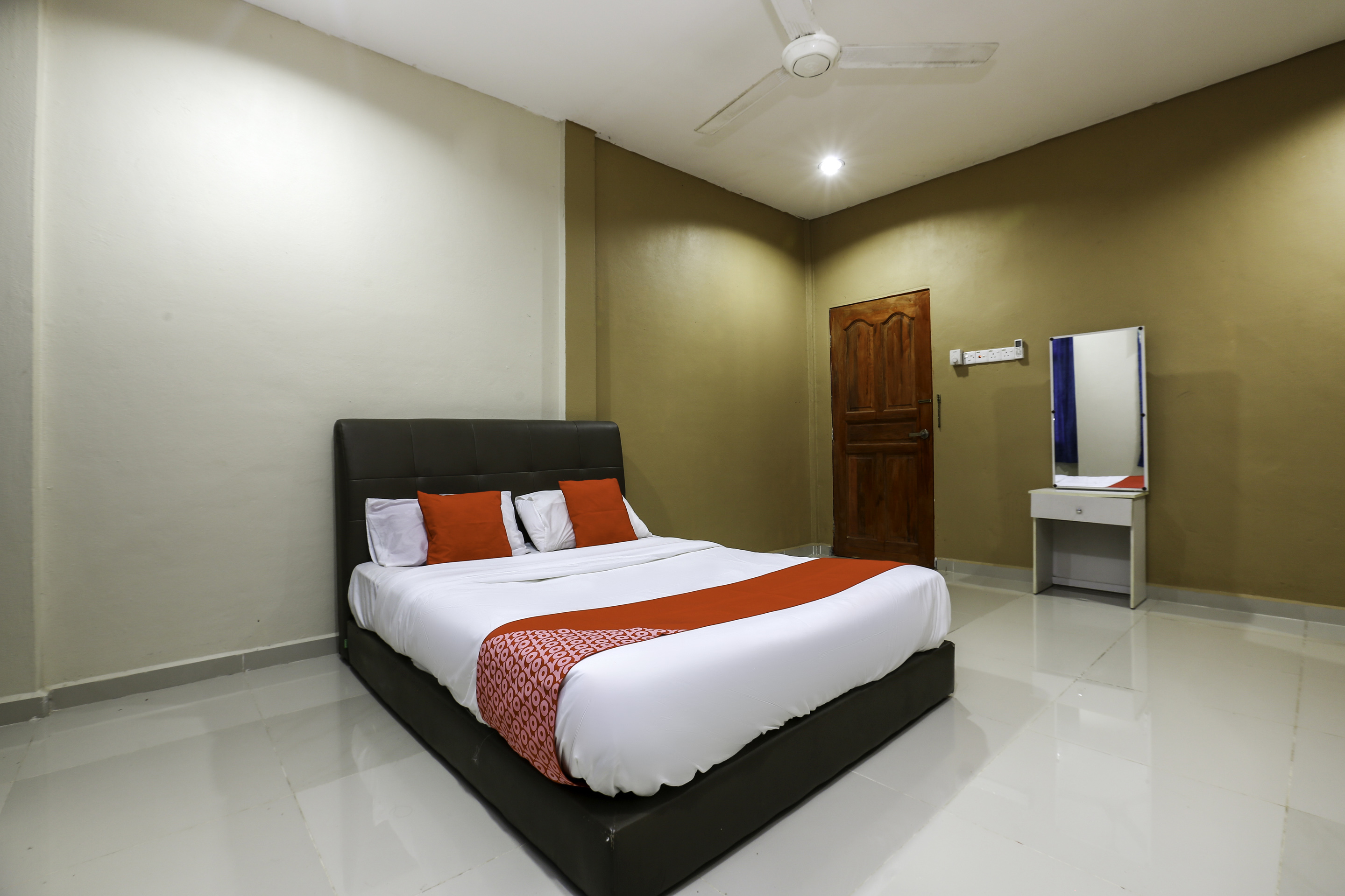 DELUXE, DOUBLE BED