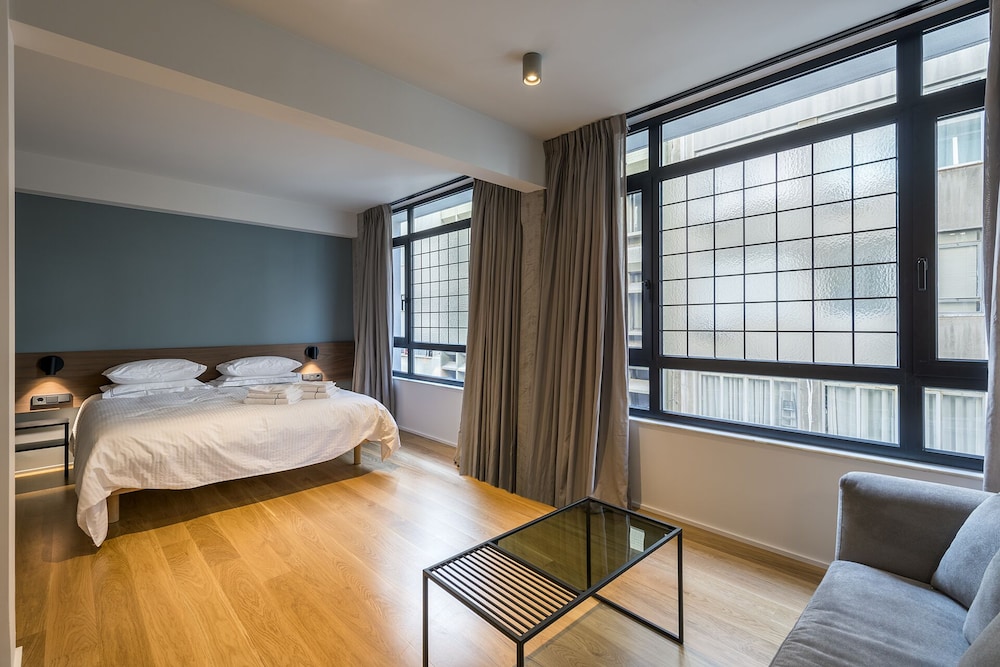 SUPERIOR, STUDIO, CITY VIEW