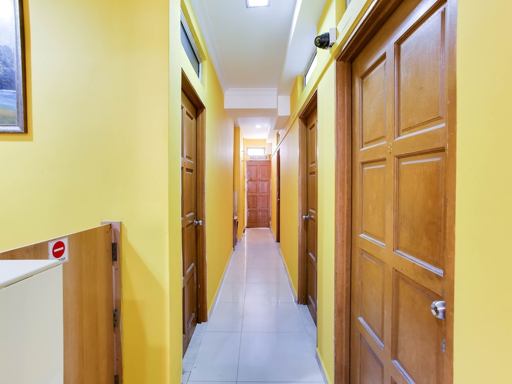 OYO 89406 Lucky Budget Hotel 13/21