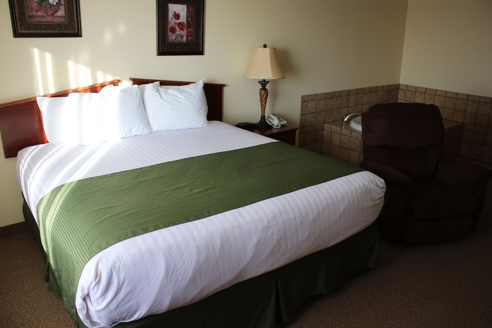 Edgewood Hotel and Suites 5/27
