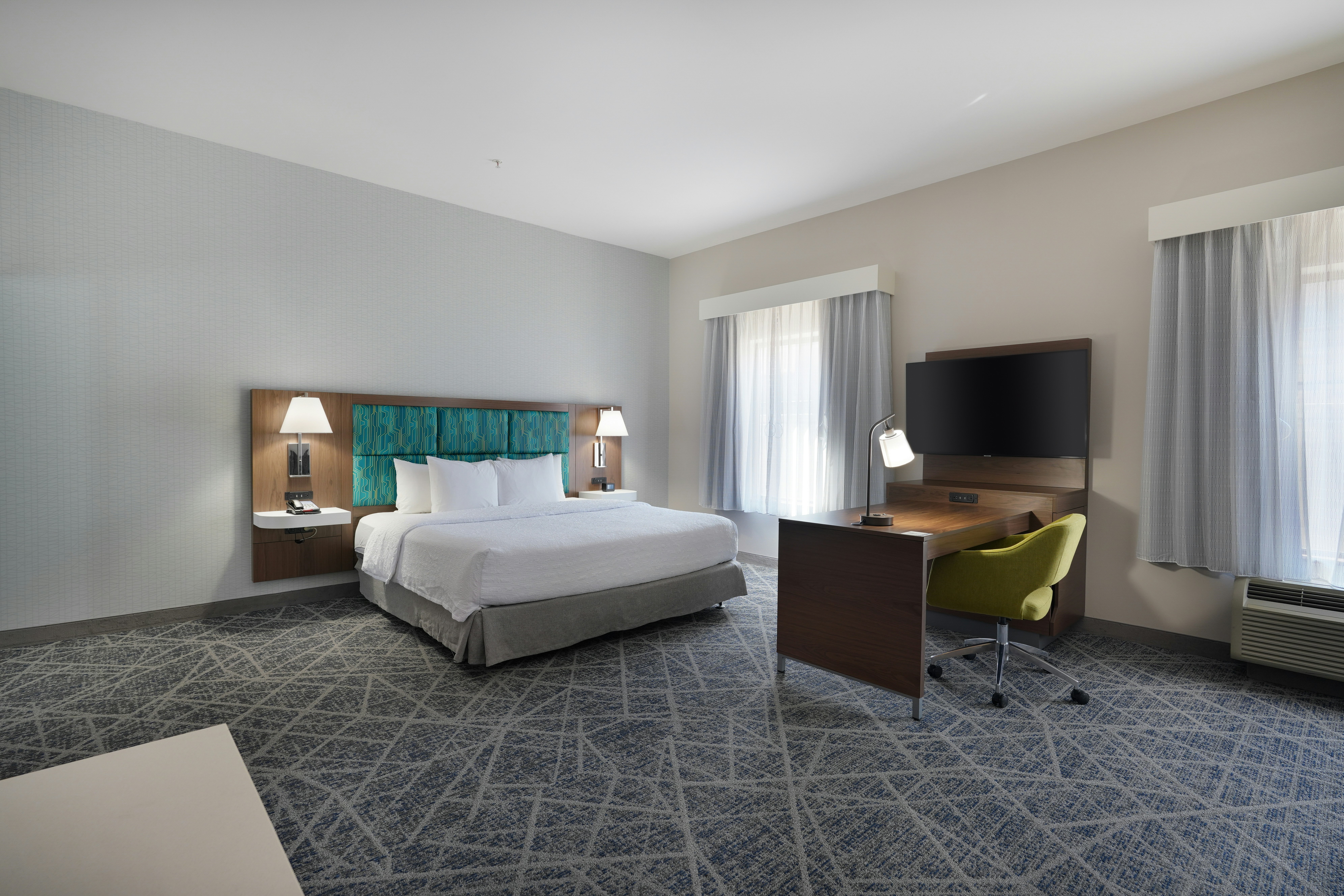 STUDIO, KING BED, ACCESSIBLE