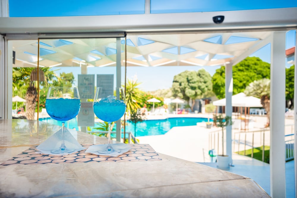 Happy Days Hotel - Adults Only 13/18