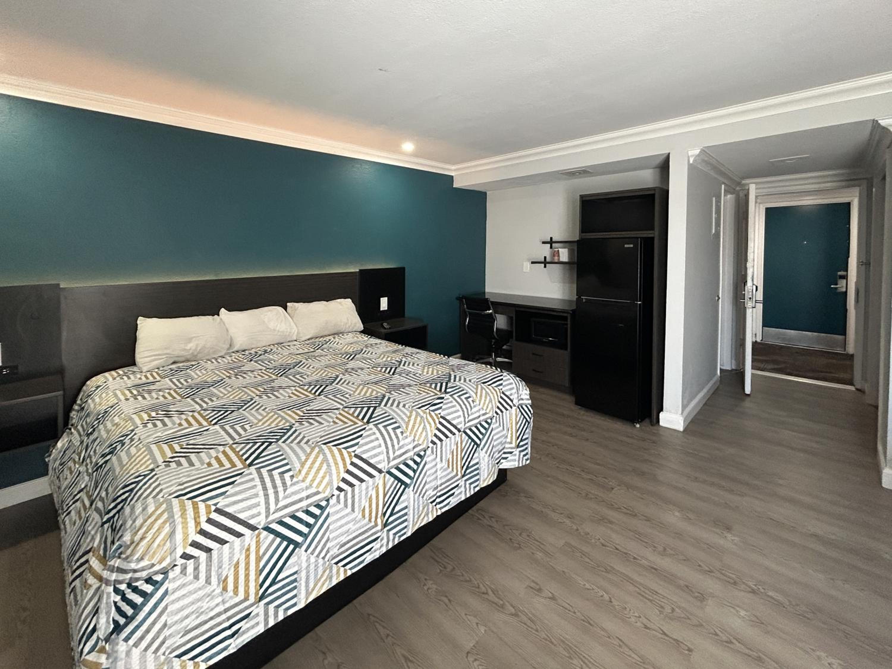 Studio6 Suites Buena Park, CA – Anahiem/Near Maingate Knotts 11/33