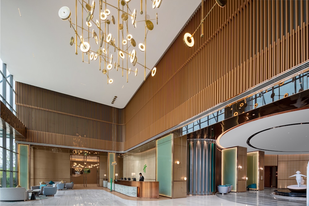 Holiday Inn Fuyang 55/75