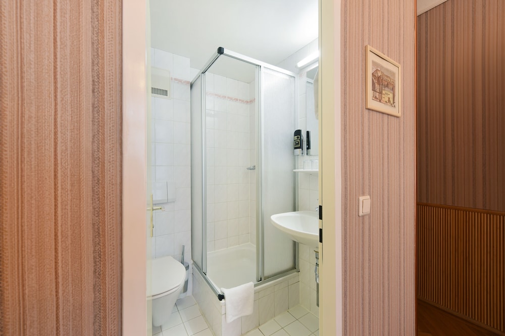 Hotel Pension Baronesse 42/45