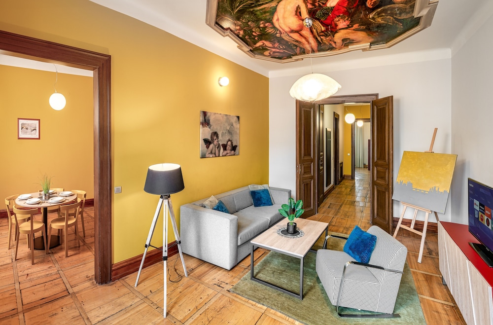 Art House Apartments by Adrez Living 15/23