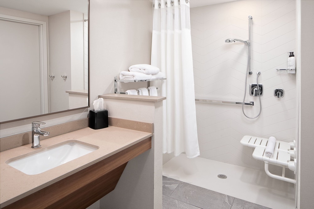 Fairfield by Marriott Inn & Suites Whitsett Greensboro East 21/21