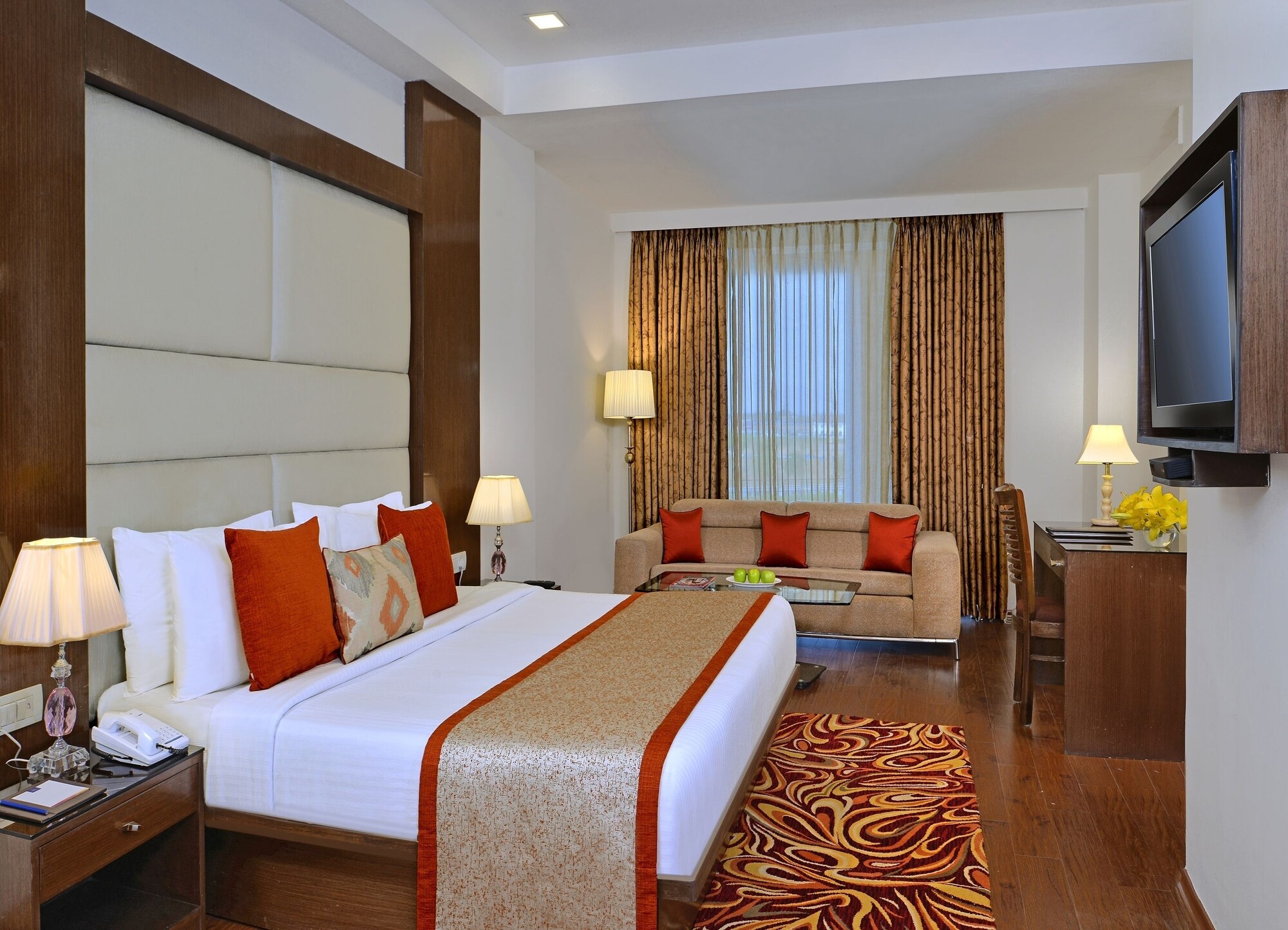 EXECUTIVE, KING BED