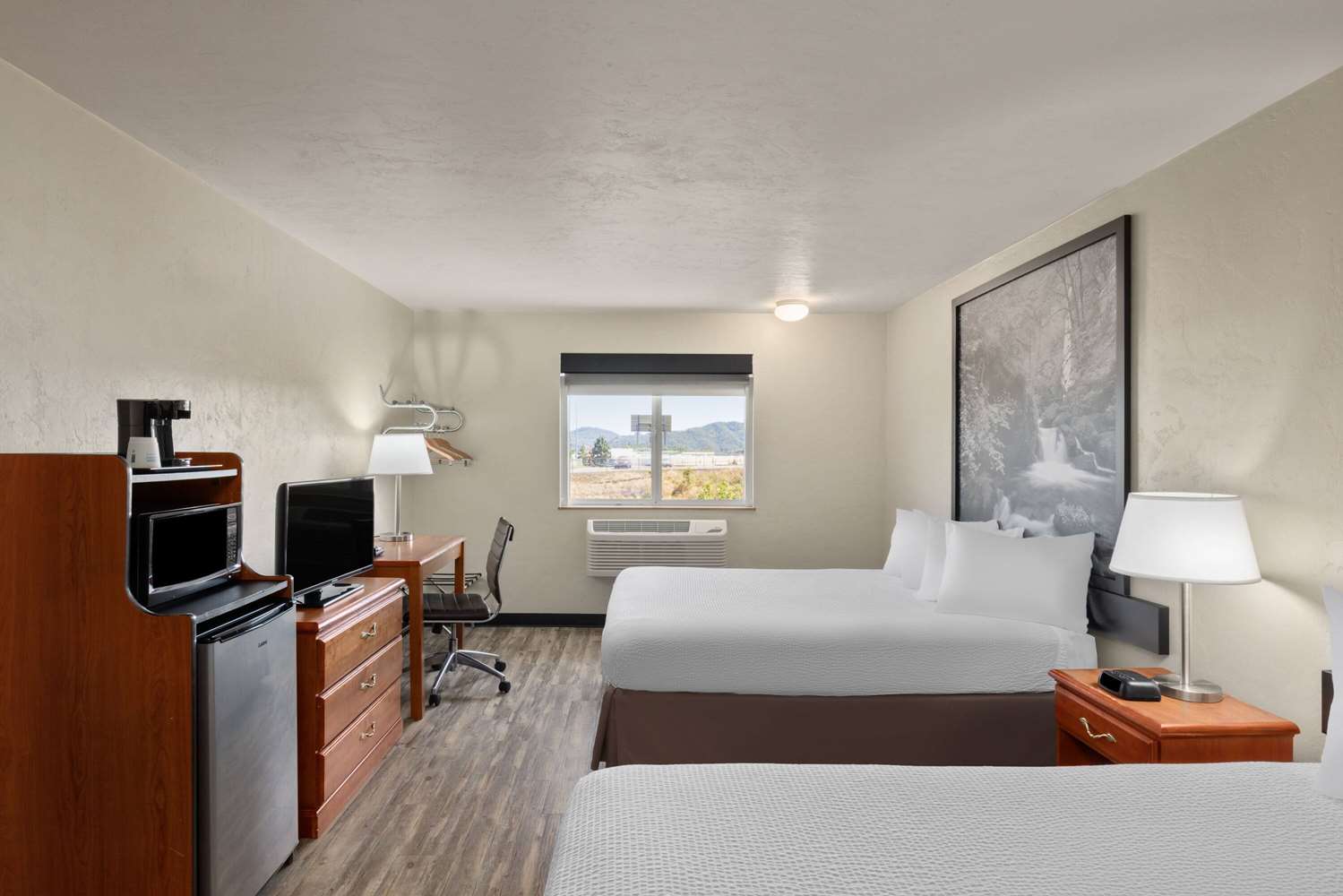 Super 8 By Wyndham Roseburg 9/33